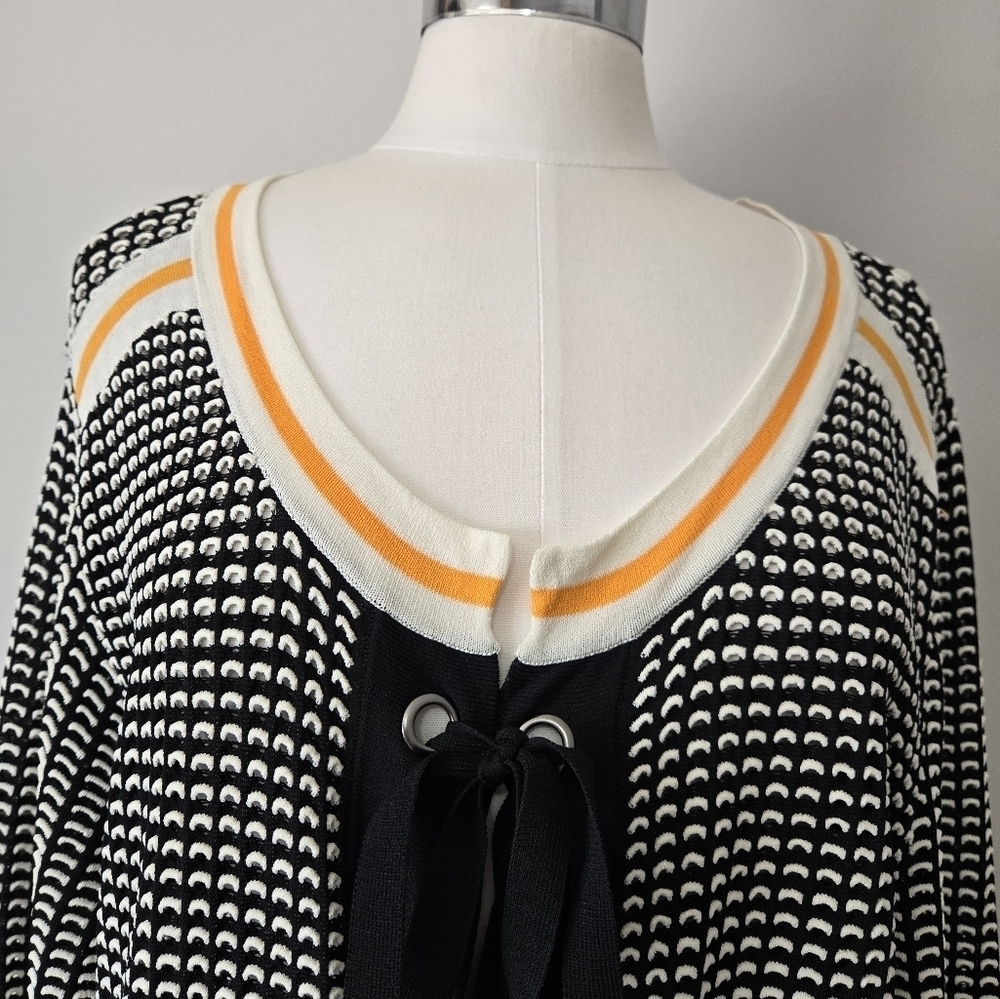 Poools Mesh Stretchy Beach Cover Up. White And Black With Yellow/White Cuff. 18 - Picture 5 of 15